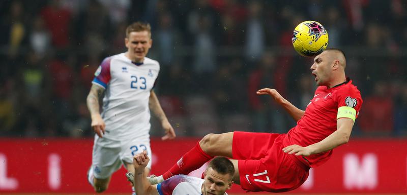 Burak Jilmaz u duelu sa Islanđanima