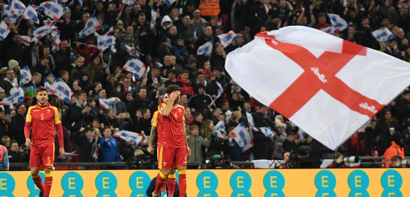 Potpuna nemoć: Fudbaleri Crne Gore nakon jednog od pet golova Engleske u 1. poluvremenu