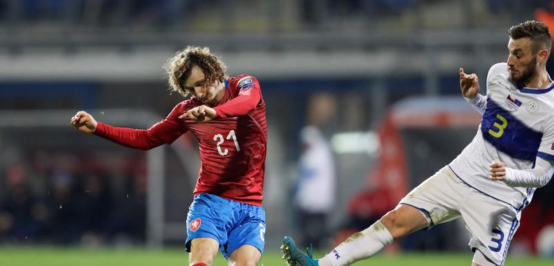 Češki vezista Kral postiže gol za 1:1 protiv Kosova