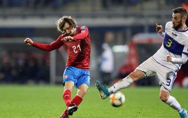 Češki vezista Kral postiže gol za 1:1 protiv Kosova