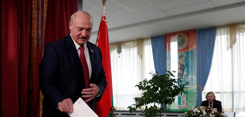 Lukašenko na jednom od birališta