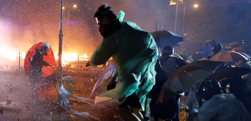 Sukob demonstranata i policije u Hongkongu