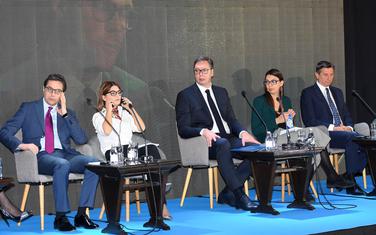 Pendarovski (skroz lijevo) na četvrtom Regionalnom forumu mladih lidera
