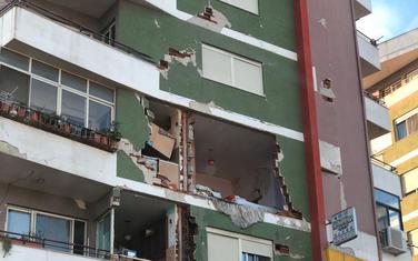 Velika šteta na zgradama u Draču