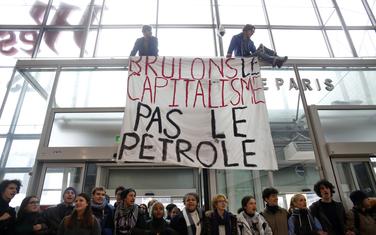Sa protesta: Ljudski lanac u Parizu