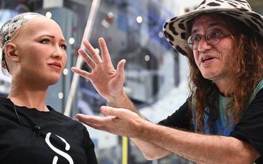 Doktor Ben Gercel sa humaniodnim robotom Sofijom