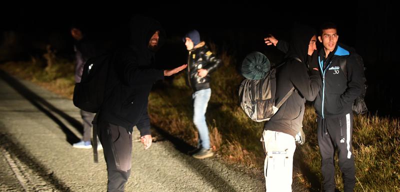 Migranti idu prema granici sa BiH