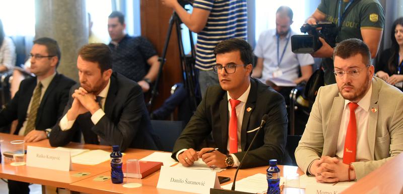 Sa jedne od prethodnih sjednica Odbora: Neđeljko Rudović, Raško Konjević, Danilo Šaranović i Momo Koprivica