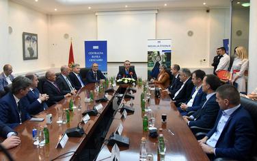 Bankama rok od 10 godina za postizanje ciljanog iznosa za Sanacioni fond: Guverner CBCG sa direktorima banaka uverner CBCG sa direktorima komercijalnih banakaCentralna banka Crne Gore CBCG konferencija za stampu povodom nedelje stednje Foto BORIS PEJOVIC