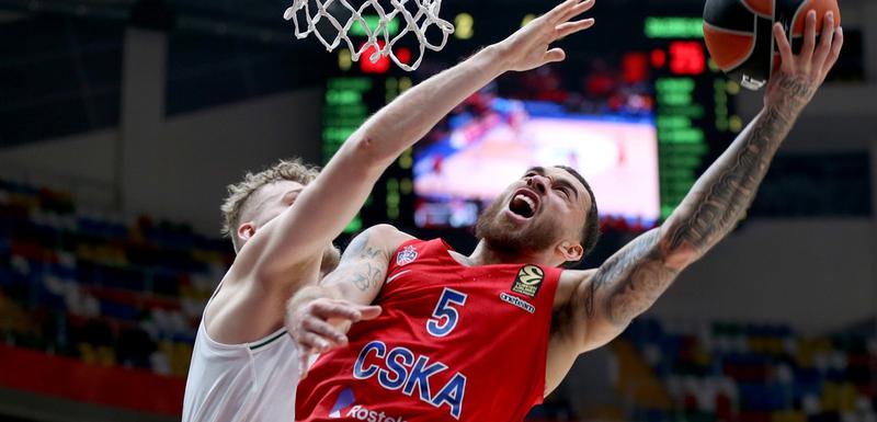 Majk Džejms na utakmici sa Žalgirisom