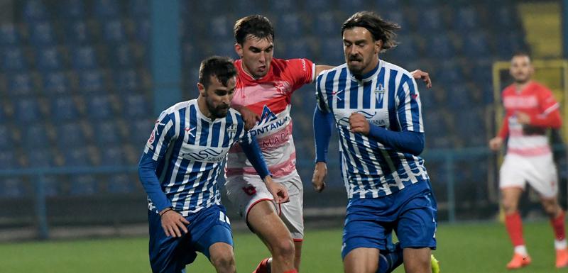 Ivanović i Božović (Budućnost) u duelu sa Maleševićem (Iskra)