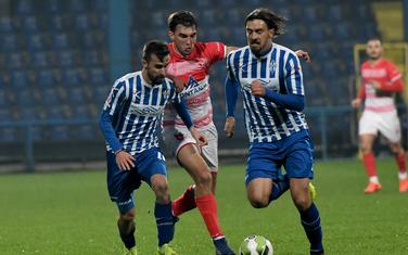 Ivanović i Božović (Budućnost) u duelu sa Maleševićem (Iskra)