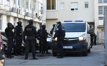 Uhapšena dvojica pomogača: Policija ispred Specijalnog tužilaštva (ilustracija)