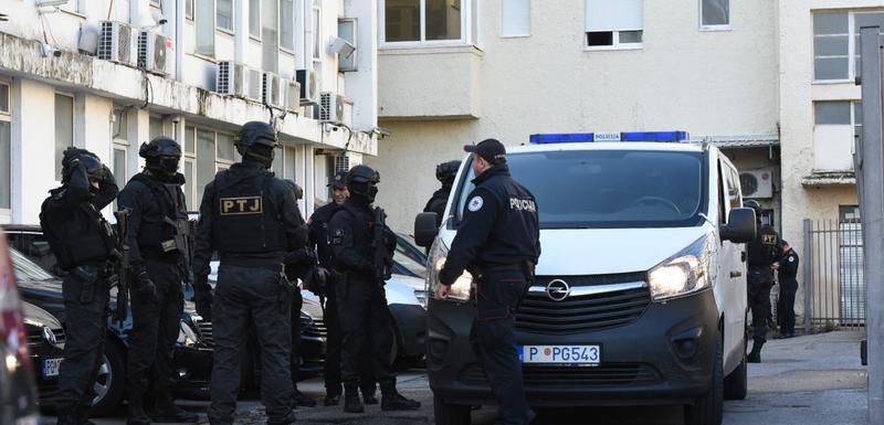 Uhapšena dvojica pomogača: Policija ispred Specijalnog tužilaštva (ilustracija)