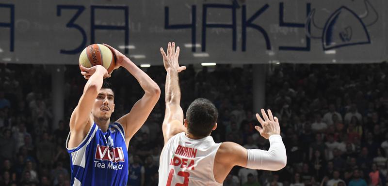 Danilo Nikolić (Budućnost Voli) i Bili Beron (Crvena zvezda) tokom prošlogodišnjeg finala