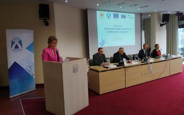 Zdenka Perović na konferenciji