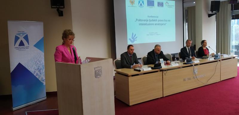 Zdenka Perović na konferenciji