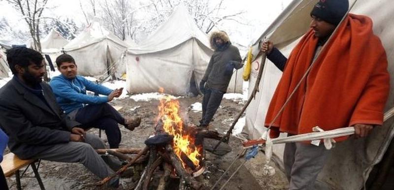 Migranti u kampu