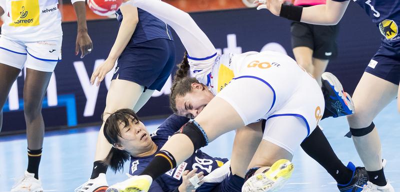 Nezaustavljiva: Ainoa Ernandes u duelu sa odbranom Japana