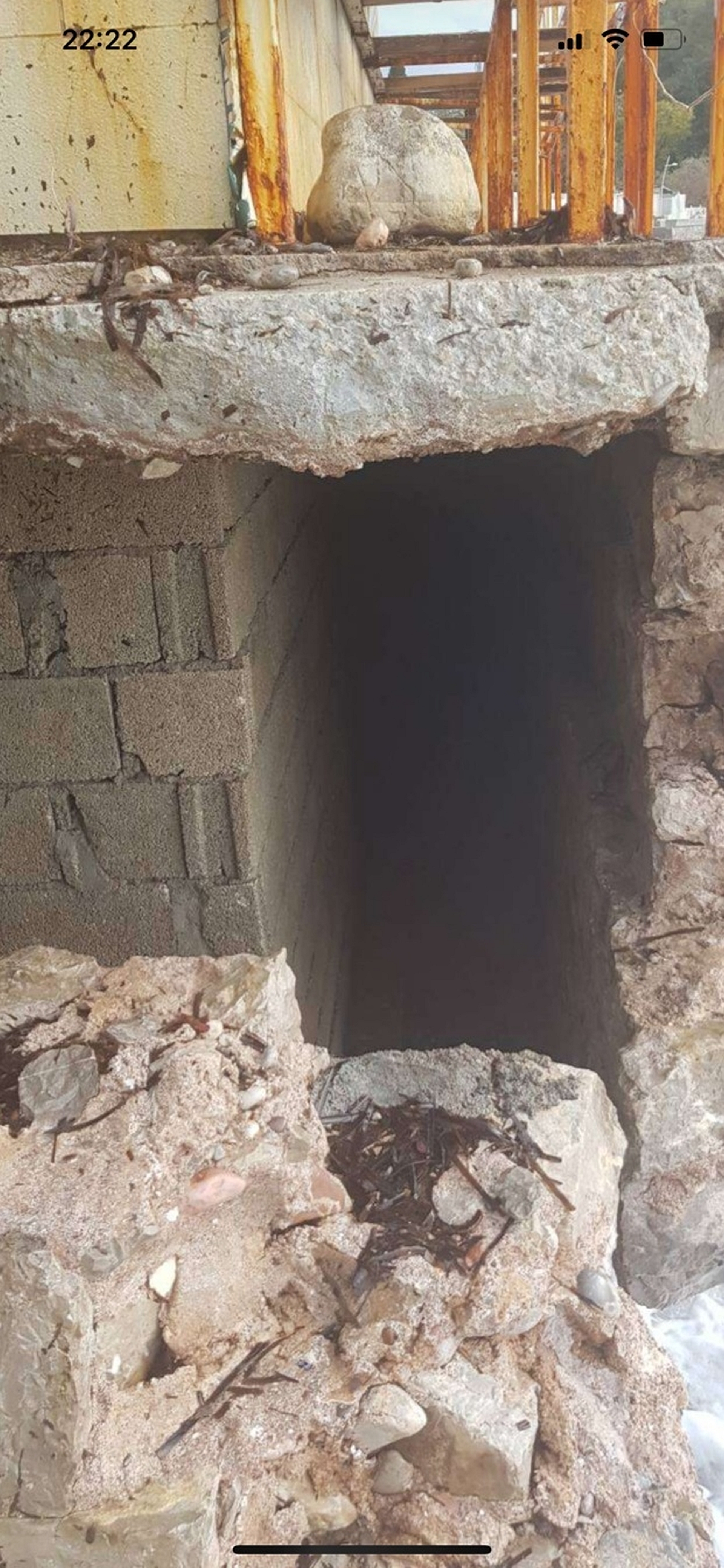 Brojna oštećenja i nezavršeni radovi