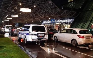 Ispred hotela "Kraun plaza"