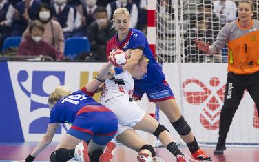 Dalje nećeš moći: Ksenija Makejeva i Ana Senj zaustavljaju Tatjanu Brnović