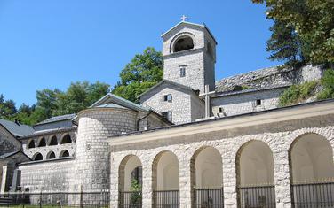 "Namjera da se oduzimaju hramovi i crkvena imovina": Cetinjski manastir
