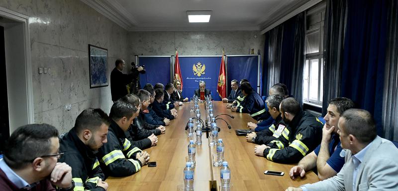 Nuhodžić sa članovima tima