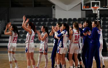 Košarkašice Budućnosti proslavljaju pobjedu