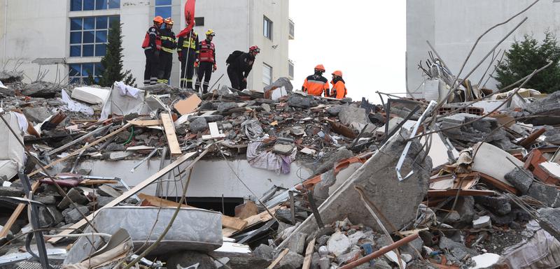 Spasilačka akcija nakon zemljotresa u Draču