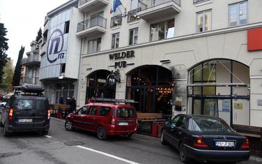 Ispred "Welder pub-a"