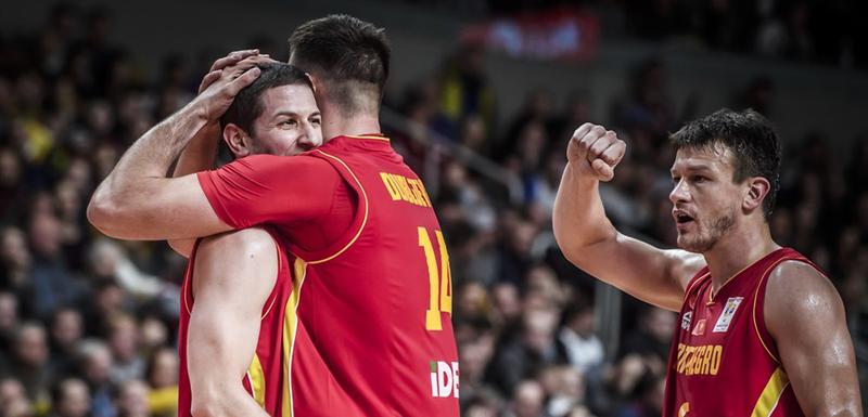 Ivanović i Dubljević u zagrljaju nakon plasmana na Mundobasket