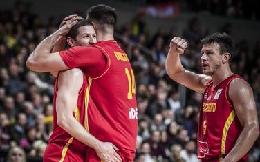 Ivanović i Dubljević u zagrljaju nakon plasmana na Mundobasket