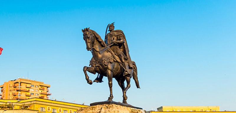 Spomenik bi bio replika onog u Tirani