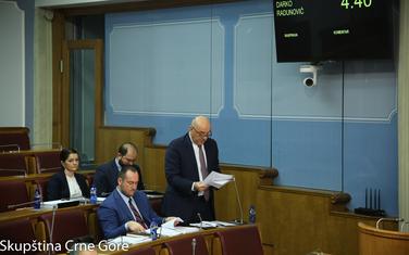 Ministar garantuje redovnost isplate plata i penzija
