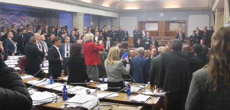 Incident u parlamentu