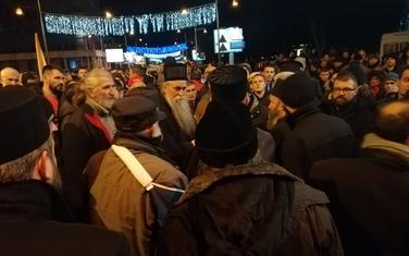 Vladika Joanikije sa građanima i sveštenstvom