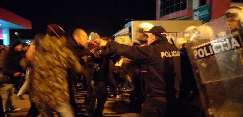 Sa večerašnjeg protesta u Nikšiću