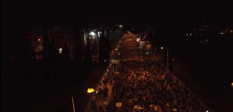 Detalj sa protesta snimljen dronom