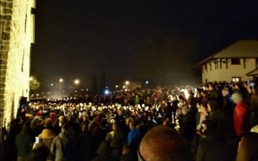 Večeras ispred manastira Đurđevi stupovi