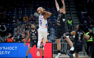 Derik Nidam na meču sa Partizanom