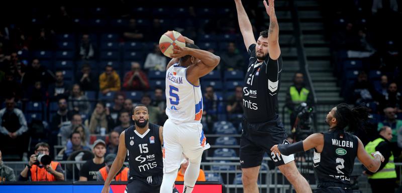 Derik Nidam na meču sa Partizanom