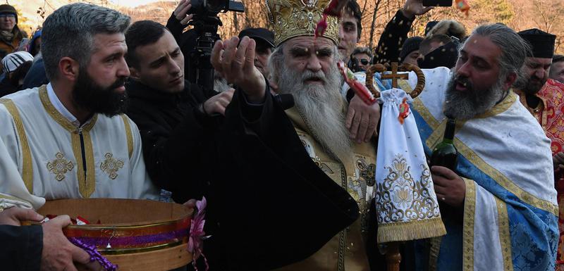 Sa nalaganja badnjaka ispred Cetinjskog manastira