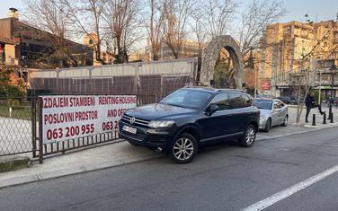 Nepropisno parkirano auto gradonačelnika Nikšića u Podgorici