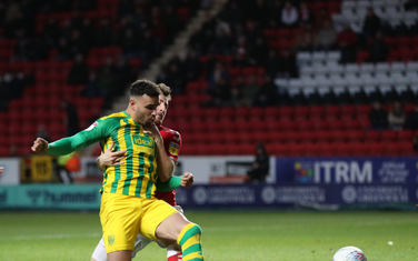 Hal Robson-Kanu postiže gol za VBA