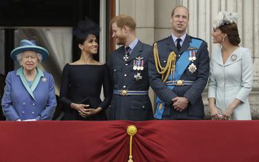 Kraljica Elizabeta II, Megan Markl, princ Hari, princ Vilijam i Vilijamova supruga princeza Kejt