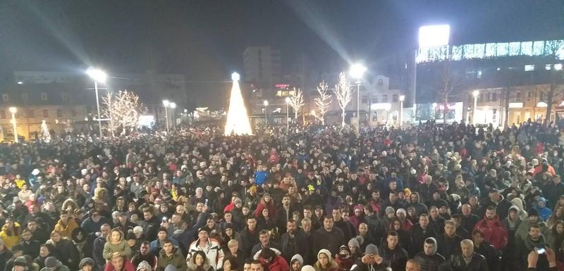Sa večerašnje litije u Nikšiću