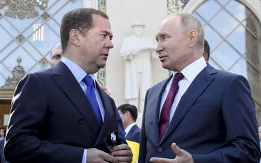 Medvedev i Putin