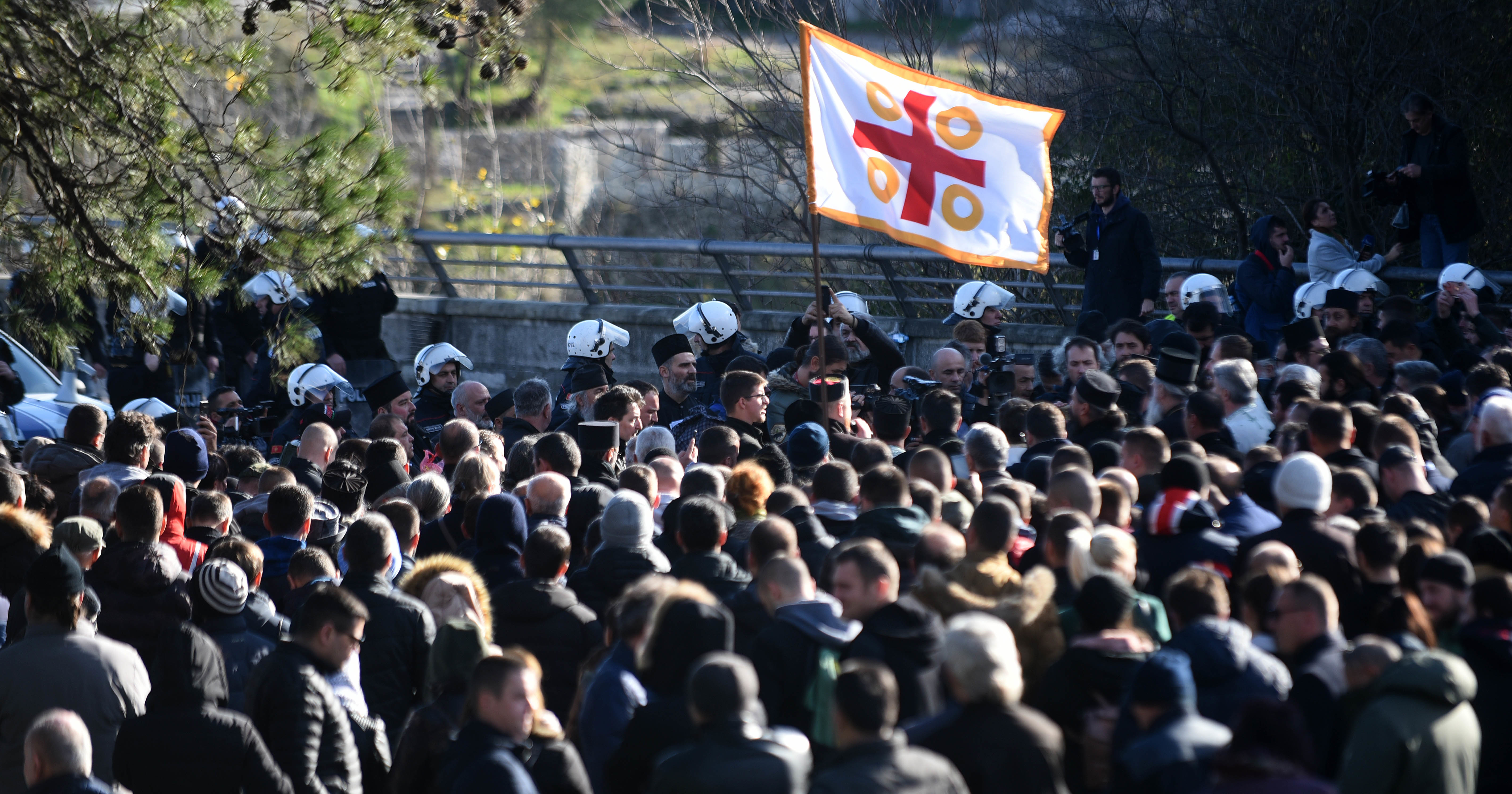 Policijska blokada na Blažovom mostu