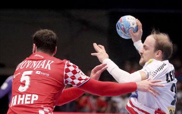 Domagoj Duvnjak u duelu sa Austrijancem Zajnerom